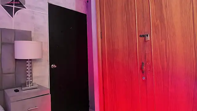 Snapshot of ailynBlaze chatting on 12.01.25 ailynBlaze online show from 12.01.25