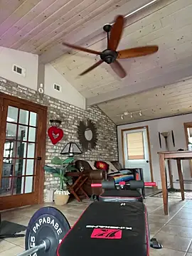 Snapshot of LushianaFitness chatting on 11.12.25 LushianaFitness online show from 11.12.25