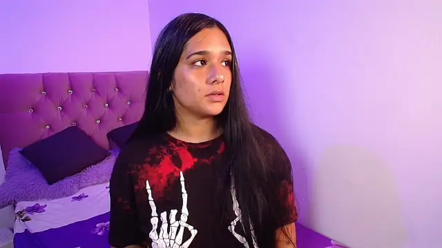 Snapshot of Maeena chatting on 02.16.26 Maeena online show from 02.16.26