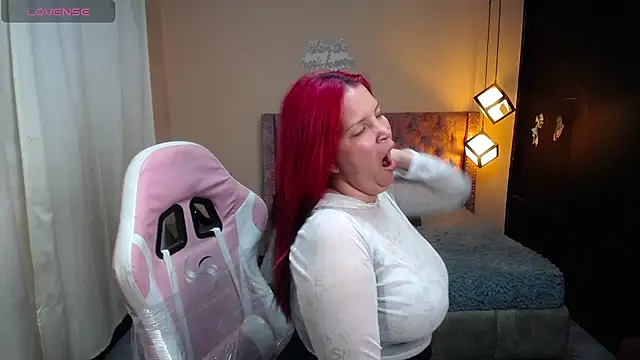 brithany smiith  online show from 02.19.25