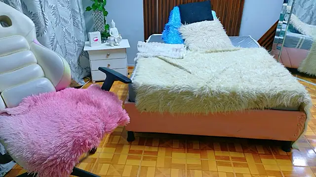 brithany smiith  online show from 05.06.26