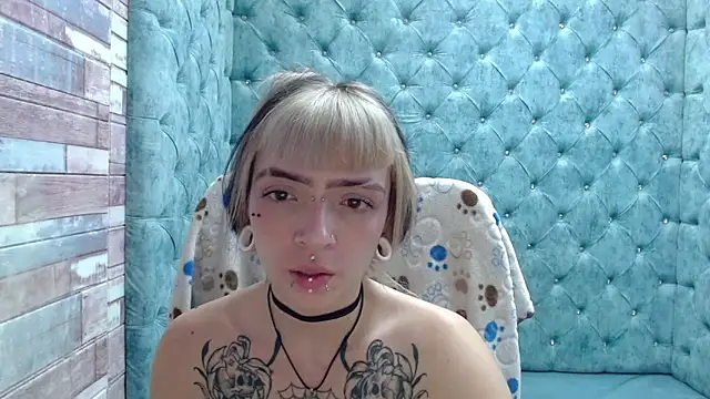 Snapshot of Samantha_Smiith chatting on 10.16.25 Samantha Smiith online show from 10.16.25
