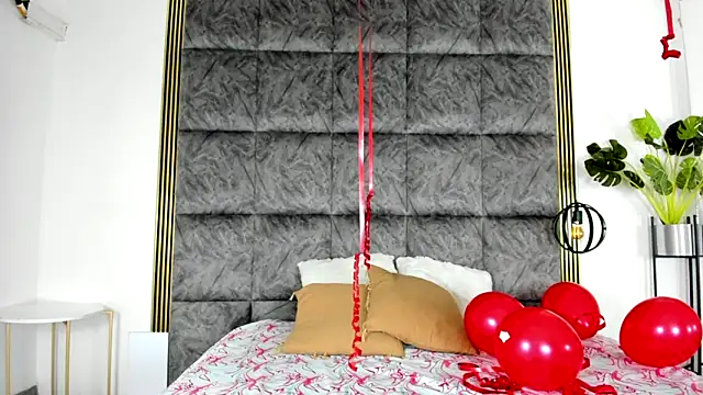 LaurenRodriiguez online show from 02.14.25