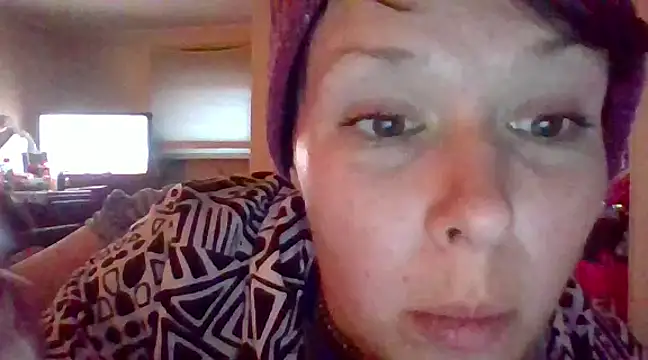 Snapshot of KatieBARBiE98 chatting on 12.16.24 KatieBARBiE98 online show from 12.16.24