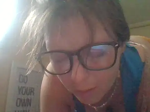 Snapshot of KatieBARBiE98 chatting on 09.27.25 KatieBARBiE98 online show from 09.27.25