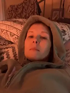 Snapshot of KatieBARBiE98 chatting on 11.11.25 KatieBARBiE98 online show from 11.11.25