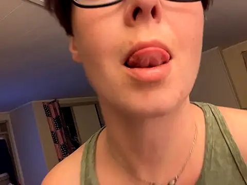 Snapshot of KatieBARBiE98 chatting on 11.24.25 KatieBARBiE98 online show from 11.24.25