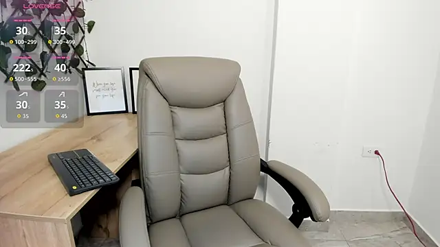 Madeleine  w online show from 11.04.25