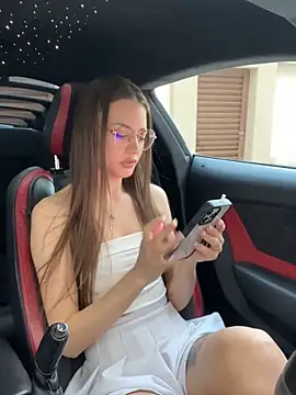 AlyseReuse online show from 10.14.25