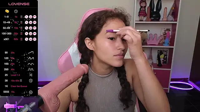 Snapshot of redbarbiedollx chatting on 02.21.25 redbarbiedollx online show from 02.21.25