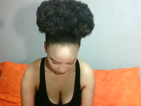 Snapshot of SmallSlut5 chatting on 11.08.25 SmallSlut5 online show from 11.08.25