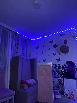 lina pink online show from 01.13.25