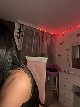 lina pink online show from 09.17.25