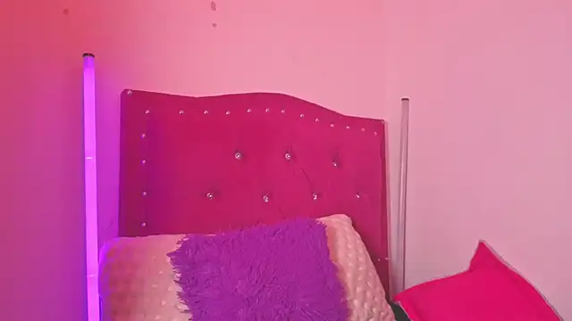 Snapshot of evy_orange1 chatting on 11.14.25 evy orange1 online show from 11.14.25