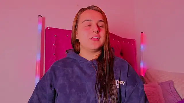 Snapshot of evy_orange1 chatting on 11.22.25 evy orange1 online show from 11.22.25