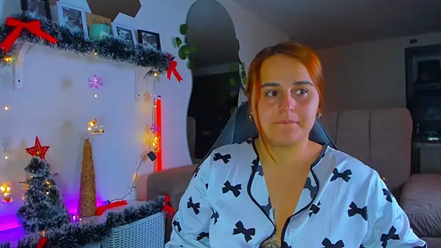 Snapshot of evy_orange1 chatting on 12.14.25 evy orange1 online show from 12.14.25