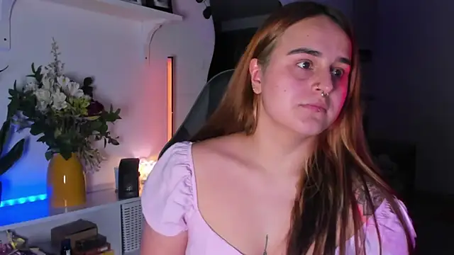 Snapshot of evy_orange1 chatting on 02.27.26 evy orange1 online show from 02.27.26