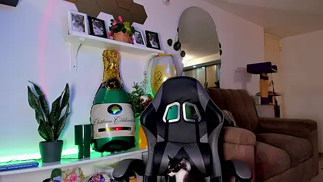 evy orange1 online show from 03.18.26