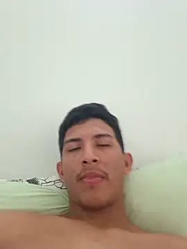 Snapshot of Guti_hazz chatting on 10.30.25 Guti hazz online show from 10.30.25