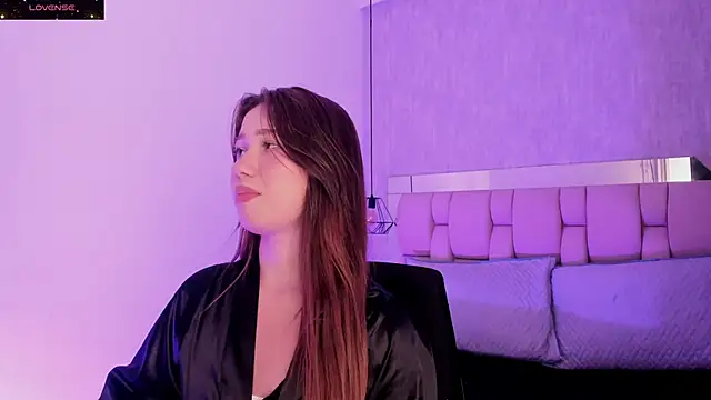 Snapshot of Roxie-Summers11 chatting on 02.10.25 Roxie-Summers11 online show from 02.10.25