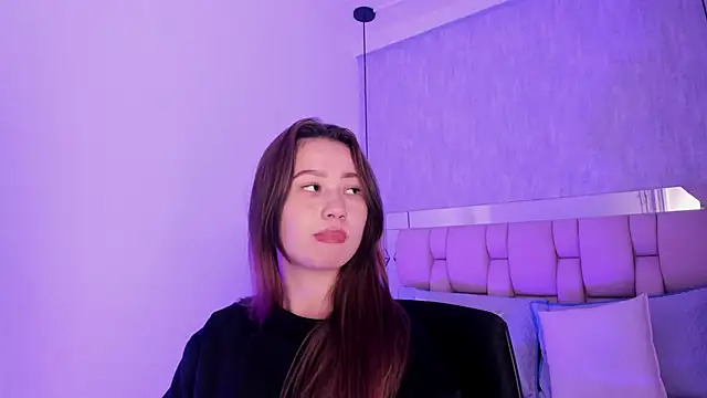 Snapshot of Roxie-Summers11 chatting on 02.14.25 Roxie-Summers11 online show from 02.14.25