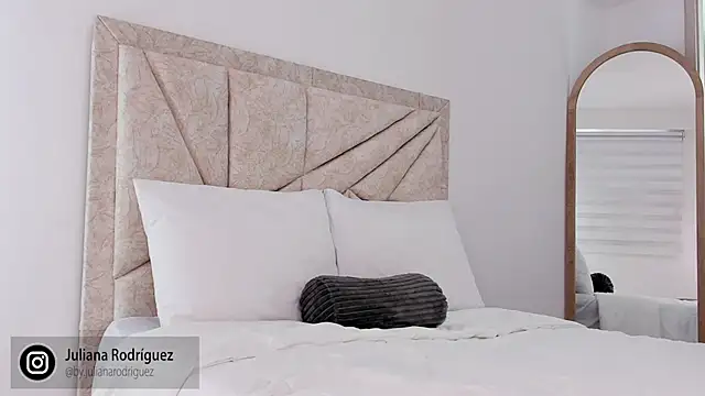 Julifoxx online show from 10.20.25