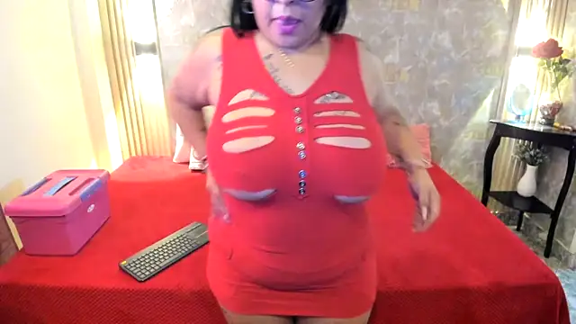 Snapshot of estephany_queen chatting on 10.09.25 estephany queen online show from 10.09.25