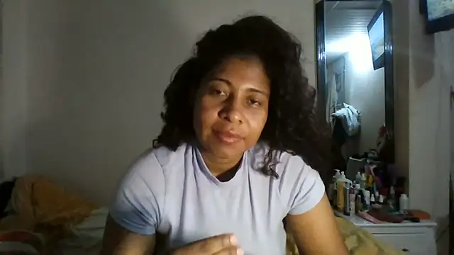 Snapshot of Ivon-09 chatting on 12.14.24 Ivon-09 online show from 12.14.24