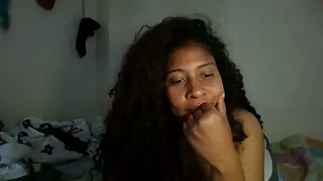 Snapshot of Ivon-09 chatting on 12.19.24 Ivon-09 online show from 12.19.24