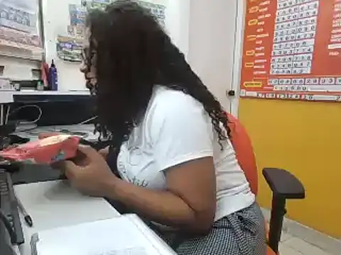 Snapshot of Ivon-09 chatting on 02.02.25 Ivon-09 online show from 02.02.25