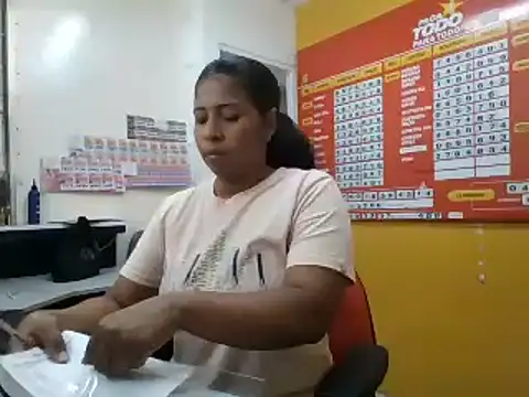 Snapshot of Ivon-09 chatting on 02.11.25 Ivon-09 online show from 02.11.25
