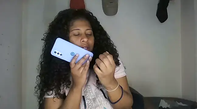 Snapshot of Ivon-09 chatting on 02.24.25 Ivon-09 online show from 02.24.25