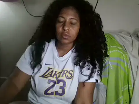 Snapshot of Ivon-09 chatting on 03.20.25 Ivon-09 online show from 03.20.25
