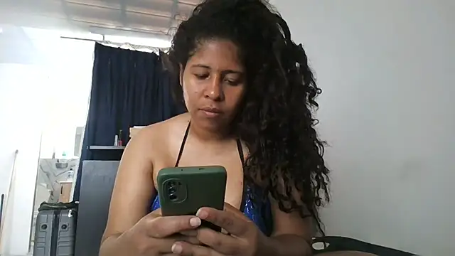 Snapshot of Ivon-09 chatting on 09.24.25 Ivon-09 online show from 09.24.25