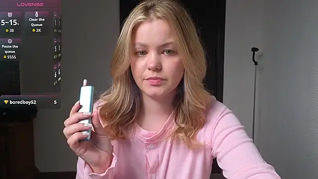 Snapshot of Milana15 chatting on 06.20.26 Milana15 online show from 06.20.26