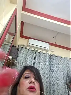 Snapshot of Hot_Queen77 chatting on 01.05.25 Hot Queen77 online show from 01.05.25