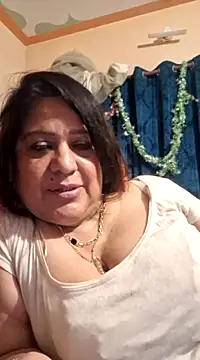 Snapshot of Hot_Queen77 chatting on 01.24.25 Hot Queen77 online show from 01.24.25