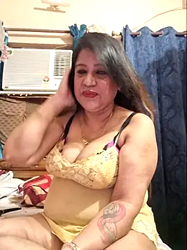 Snapshot of Hot_Queen77 chatting on 03.04.25 Hot Queen77 online show from 03.04.25