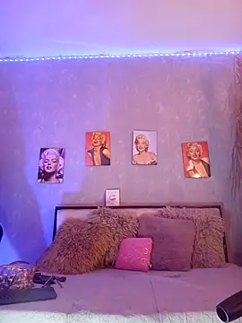 nahiarapalmer19 online show from 12.28.24