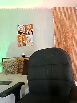 nahiarapalmer19 online show from 04.29.26