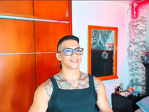 Aaron Toy online show from 01.07.26