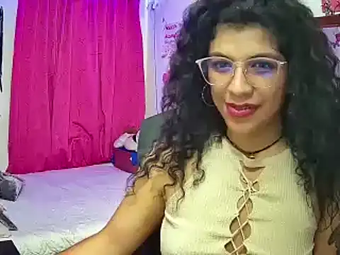 NicollWilliams 420 online show from 09.17.25