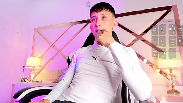 Snapshot of rome_hard chatting on 02.24.26 rome hard online show from 02.24.26