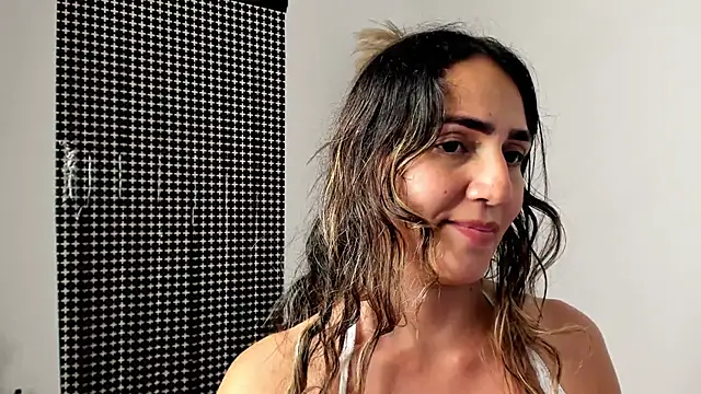 Snapshot of misshiccups chatting on 02.22.25 misshiccups online show from 02.22.25