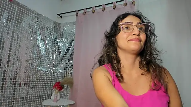 Snapshot of misshiccups chatting on 09.10.25 misshiccups online show from 09.10.25