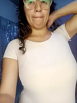 Snapshot of misshiccups chatting on 09.17.25 misshiccups online show from 09.17.25