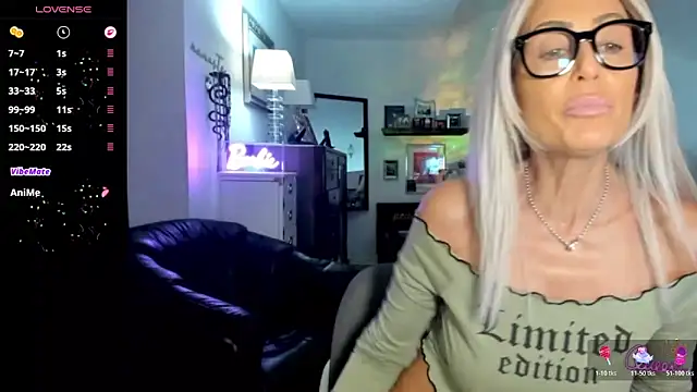 Snapshot of VelvetBarbie chatting on 03.15.26 VelvetBarbie online show from 03.15.26