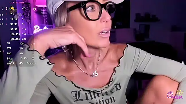 Snapshot of VelvetBarbie chatting on 04.09.26 VelvetBarbie online show from 04.09.26