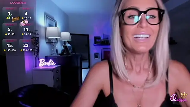 Snapshot of VelvetBarbie chatting on 04.23.26 VelvetBarbie online show from 04.23.26