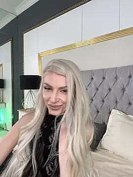 Snapshot of KiaHarper chatting on 02.14.25 KiaHarper online show from 02.14.25